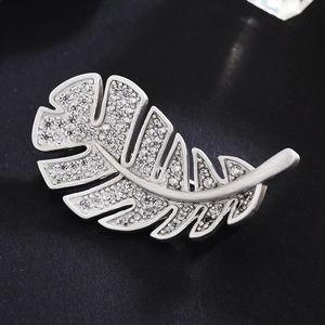 Elegant Zirconia Leaf Brooch For Women Copper Matte Silver Leaf Pin High Grade Small Corsage Fashion Versatile Jewelry Gift