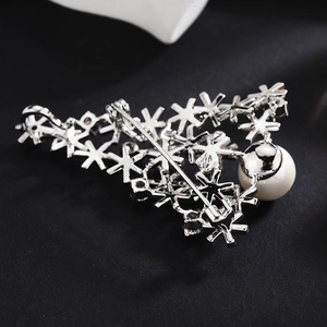 Elegant silver snowflake brooch with high-quality white pearl and sparkling crystals