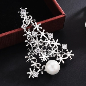 Elegant Christmas Tree Brooch For Women Copper Zirconia Snowflake Pin With White Round Artificial Pearl Festive Party Jewelry Gift