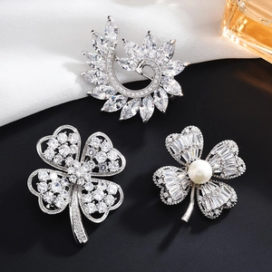 Luxury Copper Zirconia Flower Brooch With Artificial Pearl Elegant Four Leaf Clover Spiral Pin For Women Wedding Suit Accessories