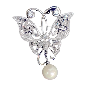 Broche papillon élégante sertie de zircons avec un pendentif perle blanche nacrée