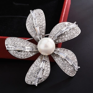 Elegant Zirconia Artificial Pearl Flower Brooch For Women Copper Inlaid High-End Fashion Jewelry Corsage Pin For Suit Coat Wedding Banquet