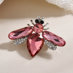 Élégante Broche en Alliage Forme d'Abeille avec Strass Roses pour Femme Bijoux de Mode Corsage Écharpe en Soie Manteau Épingle