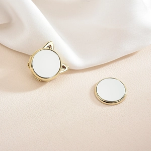 Broches magnétiques dorées oreilles de chat et rondes avec surfaces blanches pour DIY