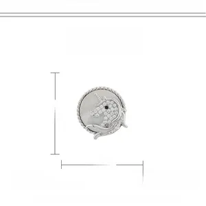 Détail d'une broche aimantée licorne de 1,8 cm, base en cuivre avec pierres zircones