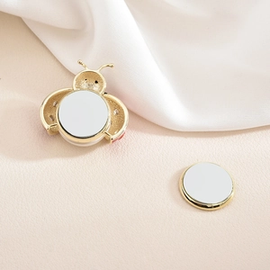 Elegant ladybug pearl magnetic brooch pin with golden metal base for women clothing