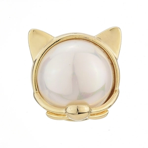 Gouden magnetische kattenbroche met grote witte parel en fijne katachtige details