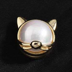 Gouden katvormige magnetische broche met iriserende aurora parel voor kleding decor