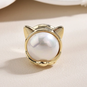 Elegante parelspeld met kattenoren en gouden magneetsluiting voor kleding en accessoires