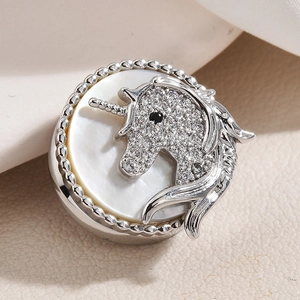 Broche Licorne à la Mode Avec Nacre Ronde en Cuivre Zircone Boucle Magnétique pour Vêtements de Femme Anti-exposition