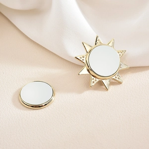 Elegant gold sun sunflower magnetic brooch with white enamel for clothing