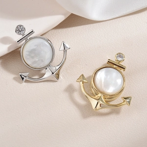 Élégante Broche Ancre Nautique en Cuivre Avec Nacre Zircone Style Marin Épingle Anti-Exposition pour Accessoires Femme