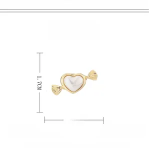 Detailed view of candy-shaped magnetic brooch measuring 3.7cm with pearl heart and copper plating