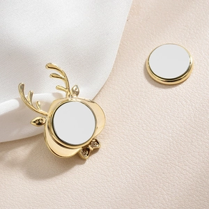 Golden reindeer magnetic brooch with pearl details for shirts and scarves
