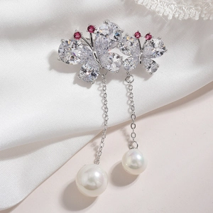Elegant butterfly brooch with zircon wings and pearl tassels for women's fashion coats