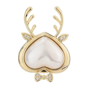 Elegant gold heart pearl brooch with reindeer antlers and magnetic pin for women shirts