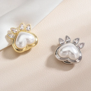 Broche Magnétique Patte de Chat Coeur Künstliche Perle Pour Femmes Cuivre Zirconium Épingle de Col Bijoux Cadeau