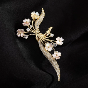 Elegante Spilla a Bouquet di Fiori in Rame Placcato Oro Zirconia Cubica Madreperla Fiore Spilla per Donna Gioielli da Ufficio