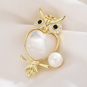 Elegant Owl Brooch For Women With White Mother-Of-Artificial Pearl Heart Inlay Zircon Embellished Copper Gold Plated Animal Corsage