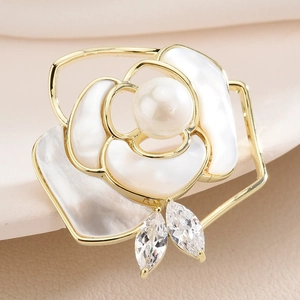 Camellia Flower Brooch Elegant White Mother Of Artificial Pearl Zircon Inlaid Copper Pin Jewelry Gift For Women Suit Accessory