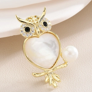 Elegant owl brooch with heart-shaped white mother-of-pearl and gold finish for women