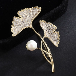 Broche Élégante en Feuille de Ginkgo en Cuivre Avec Zircone Plaqué Or et Künstliche Perle Blanche pour Tailleur Manteau Bijoux Femme