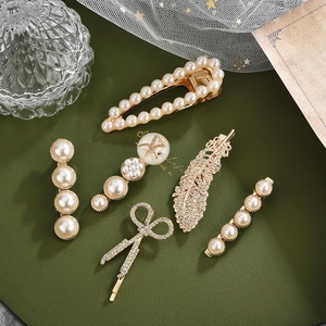 Lot de 6 barrettes dorées avec perles, strass et breloques étoile en plume