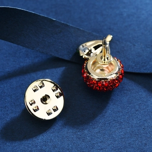 Exquise broche pomme rouge avec strass en cristal sur base dorée pour femmes