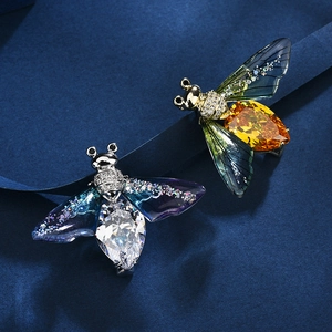 Luxury Copper Zirconia Bee Brooch For Women High End Insect Animal Pin Western Style Coat Decoration Fashion Accessory Gift