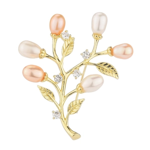 Broche élégante en forme de feuille avec perles d'eau douce et zircons scintillants