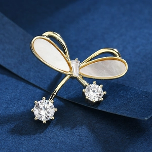 Broche Papillon en Cuivre Haut de Gamme Avec Coquillage et Strass Incrustés Épingle de Mode Forme d'Animal pour Femme Cadeau