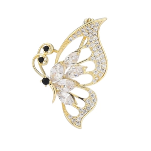 Élégante broche papillon en métal doré ornée de zircons blancs et noirs étincelants