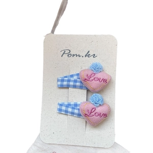 Barrettes à cheveux en tissu cœur fait main avec broderie Love et ruban à carreaux