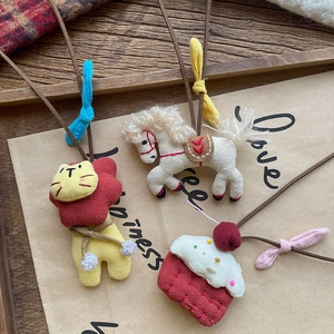 Collane fatte a mano in tessuto per bambini con ciondoli a forma di leone, pony e cupcake