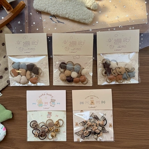 Set mit 5 süßen braunen Stoff-Haargummis mit Plüschherzen, Sternen und Bären-Dekorationen