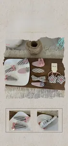 Vue détaillée d'un ensemble de 5 barrettes à cheveux en tissu faites main avec lapins