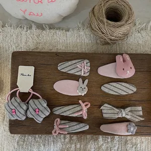 Ensemble de barrettes à cheveux faites main avec lapins et nœuds mignons en rose poudré