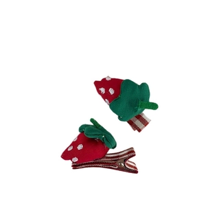 Barrettes fraises rouges en tissu pour enfants avec rembourrage et pinces crocodiles en métal