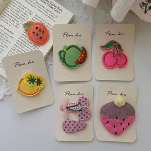Set de barrettes à cheveux brodées à la main avec motifs fruits ananas et fraise