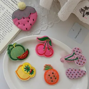 Pince à Cheveux Broderie de Fruits Fait Main pour Enfants Style Coréen Doux Tissu Motif Cerise Fraise Accessoires de Coiffure