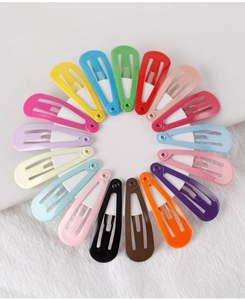 Barrettes à cheveux colorées de 3cm en forme de goutte disposées sur un support blanc