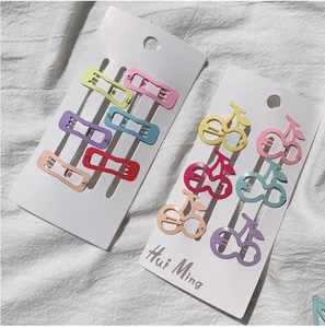 Détails des barrettes BB en métal mat coloré et pinces cerises aux tons macarons