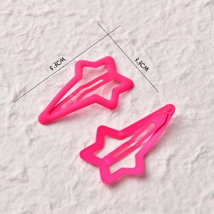 Set of two pink matte star-shaped hair clips for girls with 5.3cm size measurements