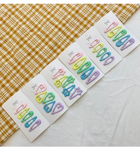 Détails des barrettes à cheveux en émail macaron aux formes de cœur et d'étoile