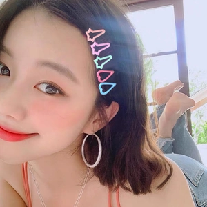 Barrettes à cheveux macarons en forme d'étoile et de cœur avec grandes créoles
