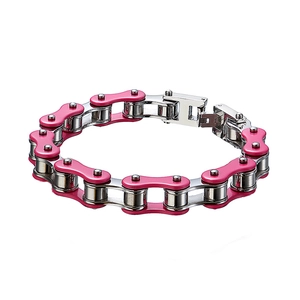 Dettaglio del bracciale a catena di bici in acciaio inossidabile rosa e argento