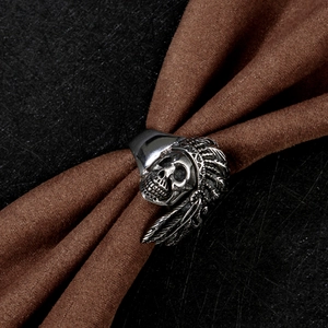 Anillo de calavera de jefe indio vintage para hombre estilo punk con grabado de plumas