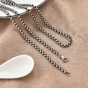 Collier vintage en acier inoxydable avec chaîne à perles carrées et fermoir mousqueton