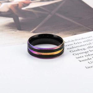 Minimalistischer schwarzer Herrenring aus Edelstahl mit polierten Regenbogen-Rillen