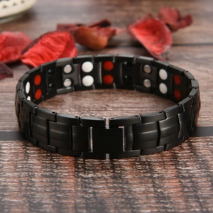 Magnetisches Herrenarmband aus mattem Titanstahl mit funktionalen Energiesteinen